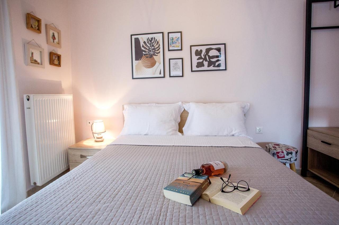 Konstantina & Evgenia Deluxe Apartment เนอาเปรามอส ภายนอก รูปภาพ