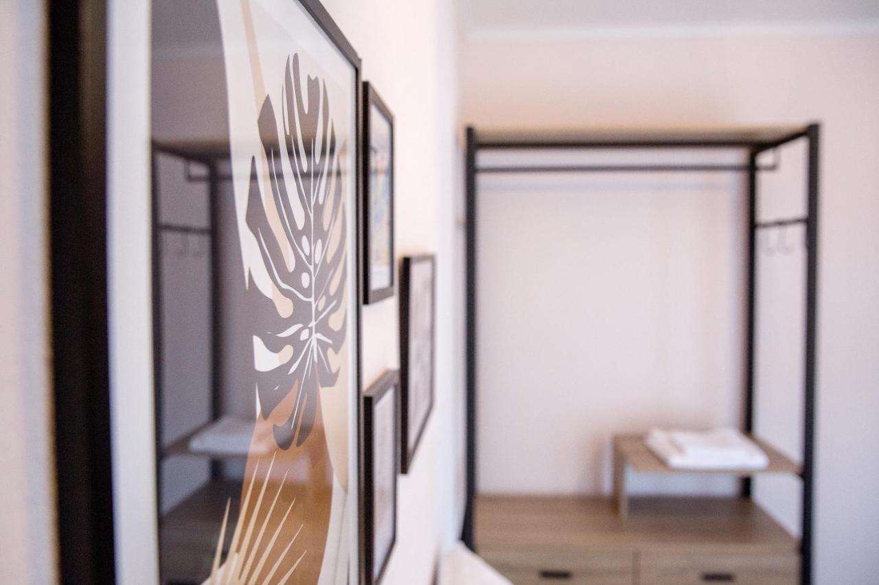 Konstantina & Evgenia Deluxe Apartment เนอาเปรามอส ภายนอก รูปภาพ