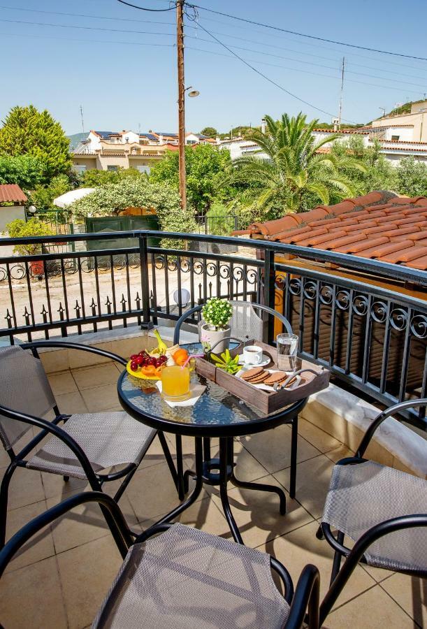 Konstantina & Evgenia Deluxe Apartment เนอาเปรามอส ภายนอก รูปภาพ