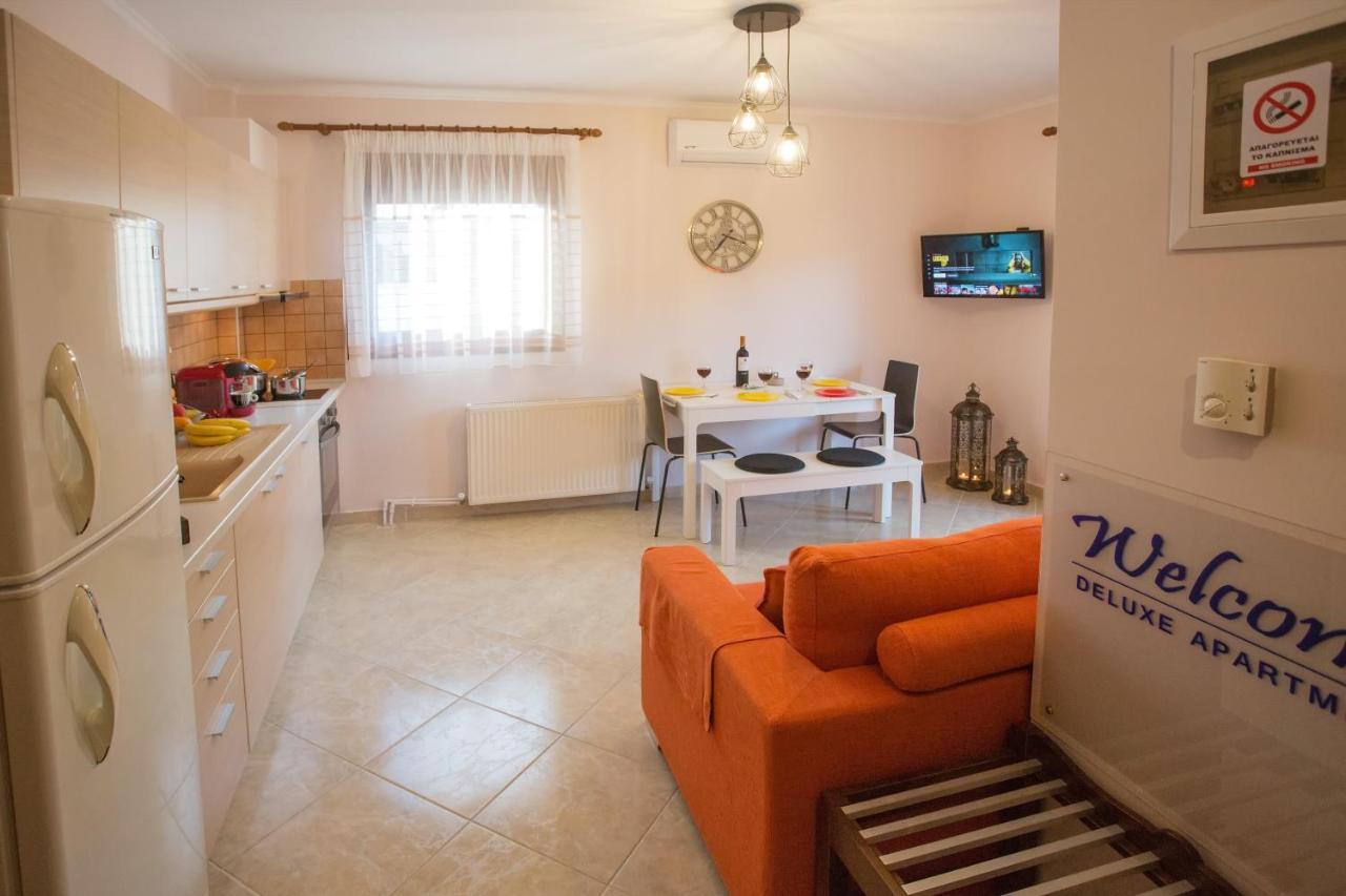 Konstantina & Evgenia Deluxe Apartment เนอาเปรามอส ภายนอก รูปภาพ