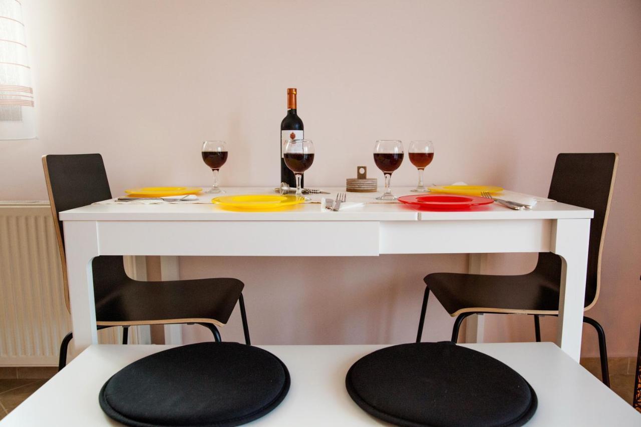 Konstantina & Evgenia Deluxe Apartment เนอาเปรามอส ภายนอก รูปภาพ