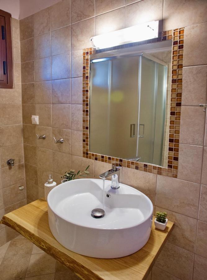 Konstantina & Evgenia Deluxe Apartment เนอาเปรามอส ภายนอก รูปภาพ