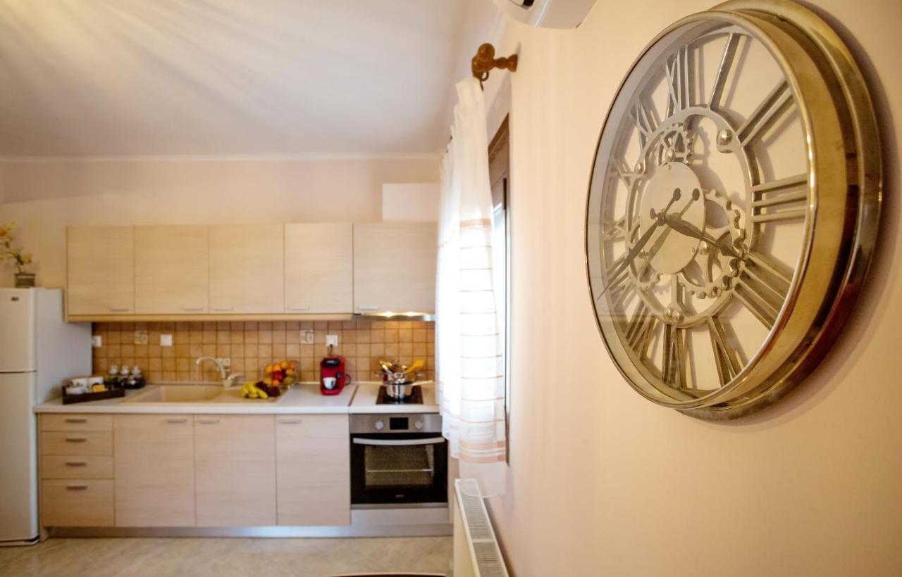 Konstantina & Evgenia Deluxe Apartment เนอาเปรามอส ภายนอก รูปภาพ