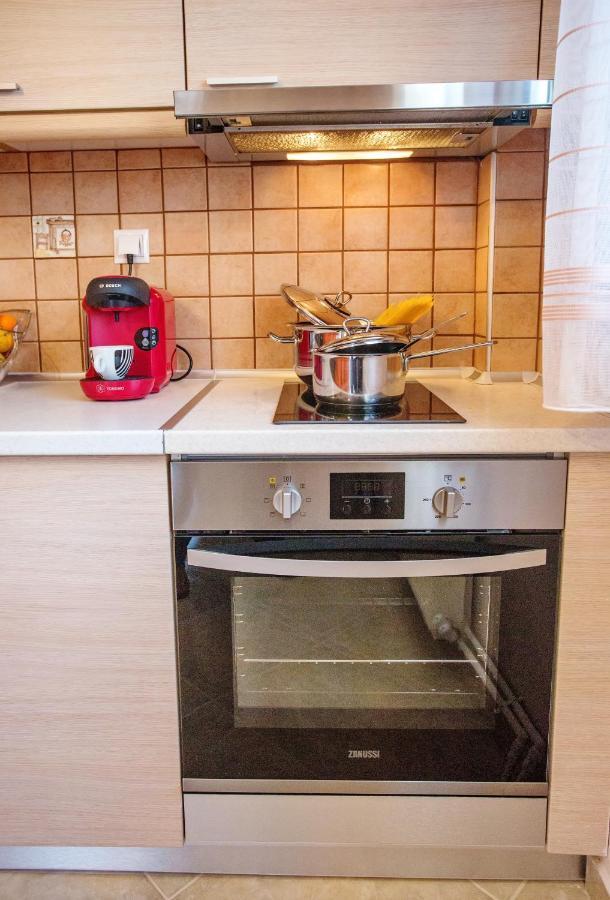 Konstantina & Evgenia Deluxe Apartment เนอาเปรามอส ภายนอก รูปภาพ