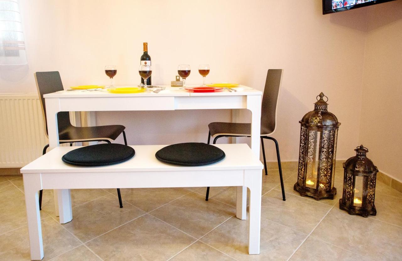 Konstantina & Evgenia Deluxe Apartment เนอาเปรามอส ภายนอก รูปภาพ
