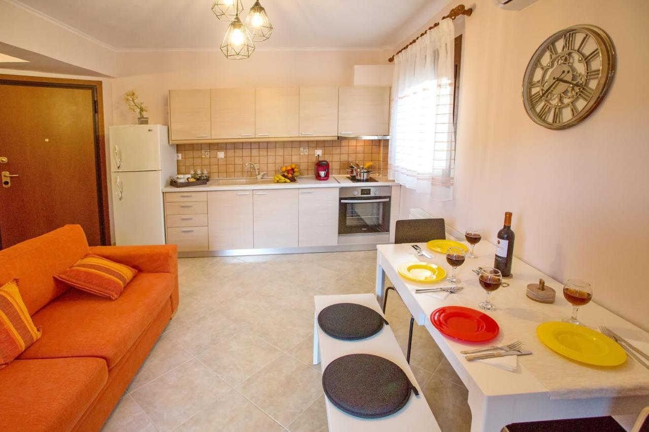 Konstantina & Evgenia Deluxe Apartment เนอาเปรามอส ภายนอก รูปภาพ